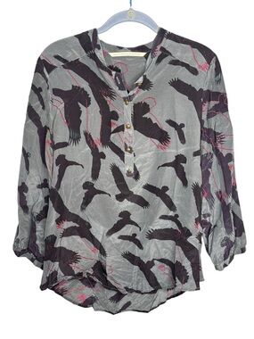 Twelfth Street by Cynthia Vincent Silk Crow blouse Gray Bird Print Henley medium